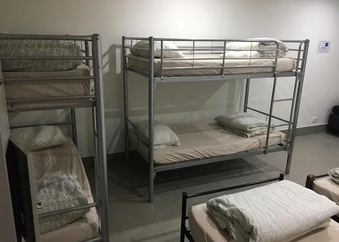 Perth City Backpackers Hostel - Note - Valid Passport Required To Check In